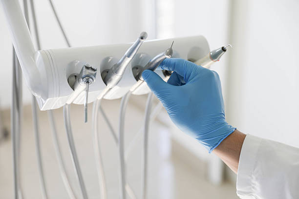 Professional Tooth Extraction technician working in Nashville, AR
